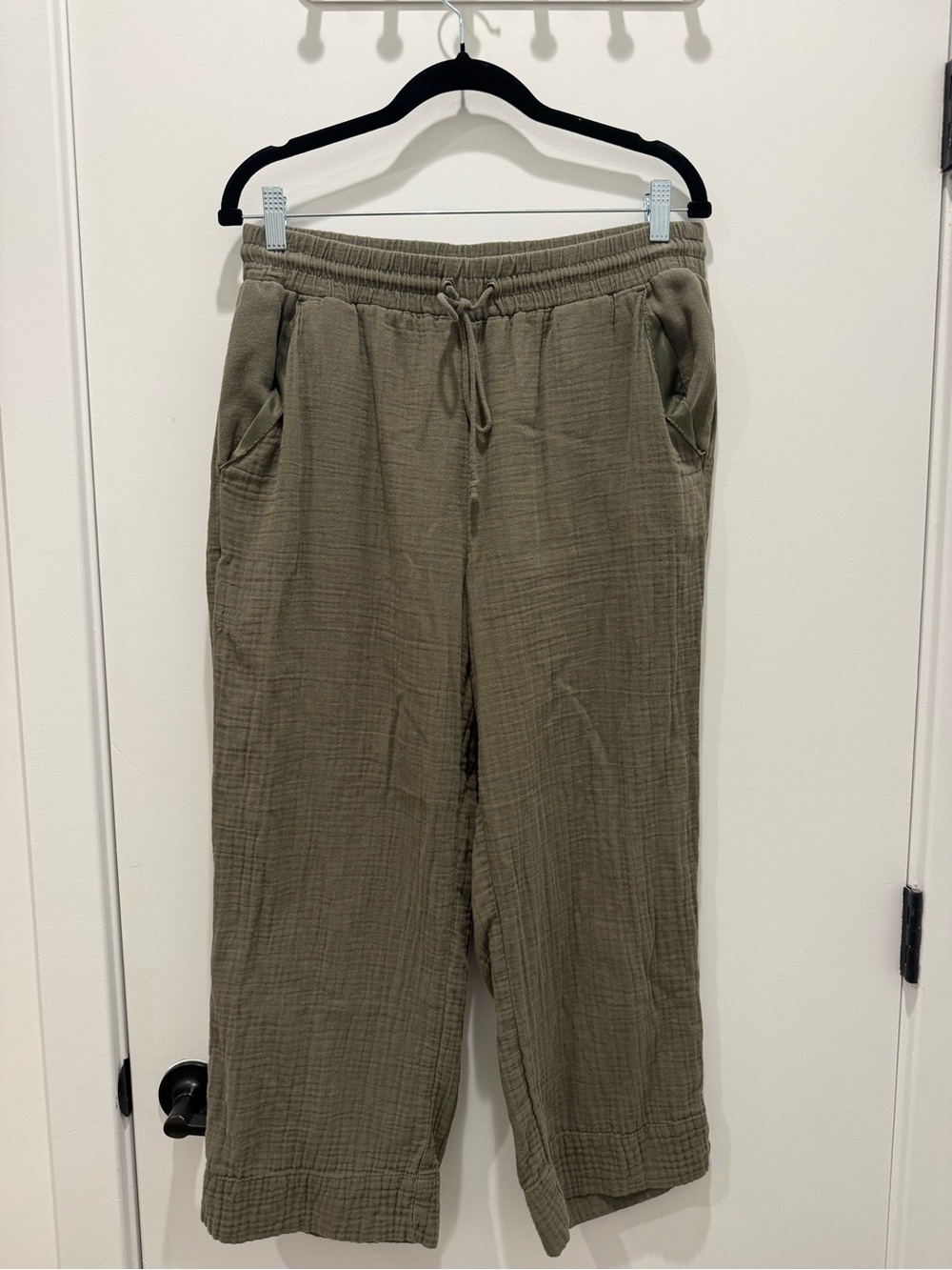 Relaxed Olive Drawstring Cropped Pants